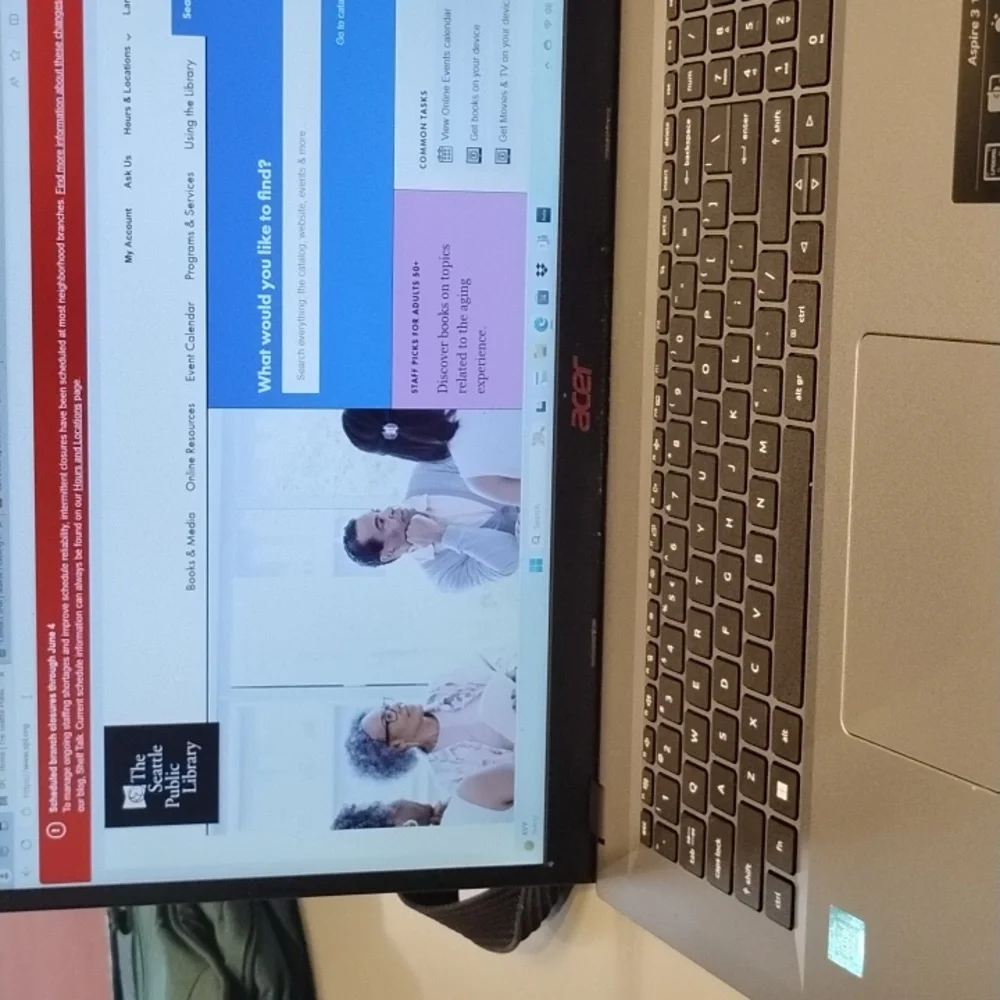 Laptop - Picture 2 of 4
